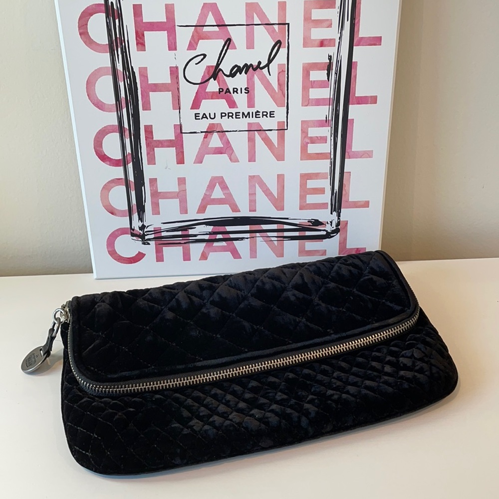 JUICY COUTURE VELVET CLUTCH